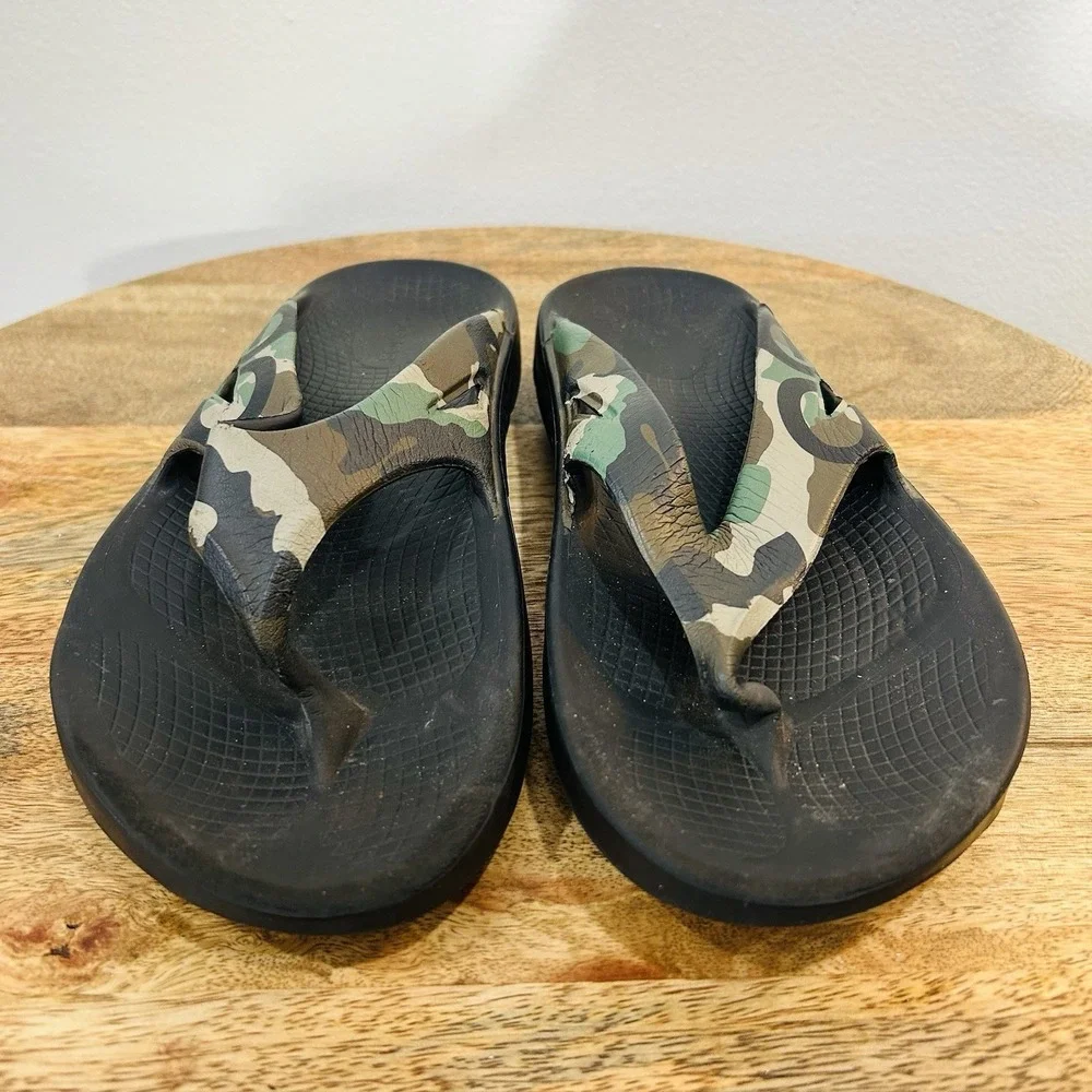 OOFOS OOriginal Recovery Flip Flop Sandals Black Woodland Camo Men's 8 W 10